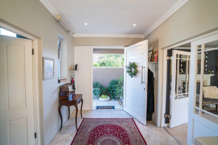 To Let 4 Bedroom Property for Rent in Sunset Links Western Cape